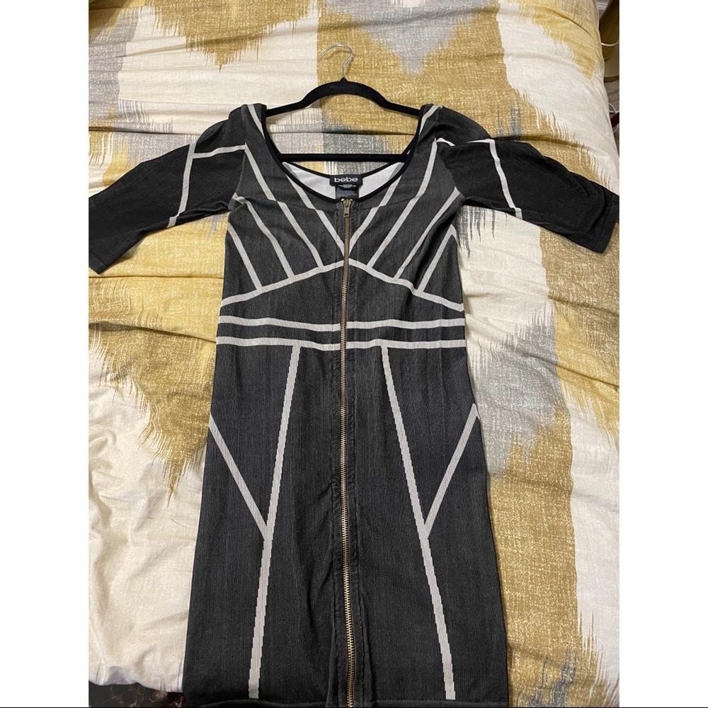 Bebe mini dress, color grey and white. Size M.